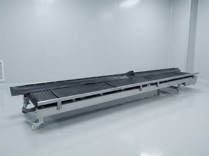 Industrial stainless steel belt conveyor system for transporting goods