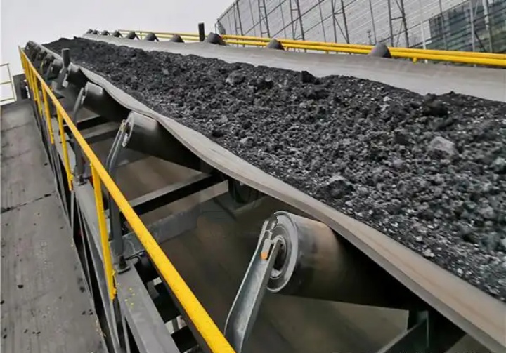 coal‑handling‑belt‑conveyor‑working‑on‑power‑plant‑coal‑yard